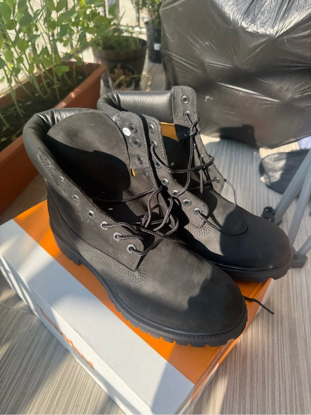 Timberland Men’s 6-Inch Premium Waterproof Boots - Black brand new size 10.5 men